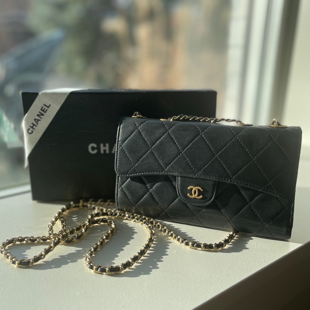 Vintage Chanel Wallet on Chain (WOC)